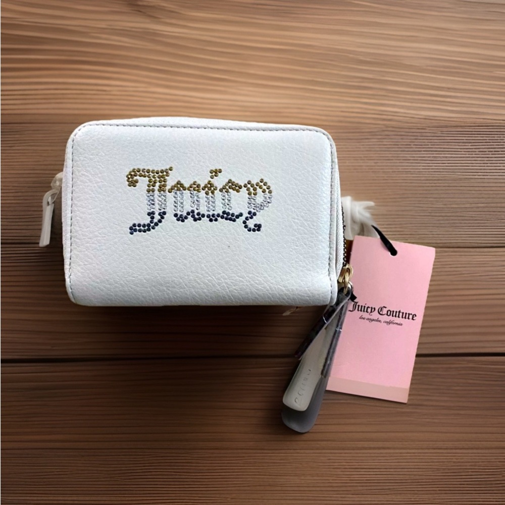 NWT Juicy Couture Cream Double Zip
Wallet